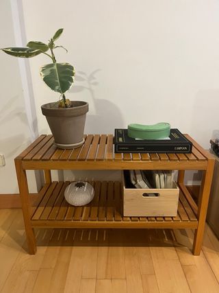 Mesa auxiliar de bambú y madera