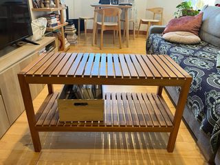 Mesa auxiliar de bambú y madera