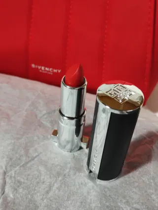 Trousse pochette e rossetto Givenchy