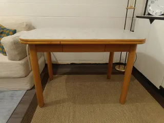 Tavolo allungabile in legno e marmo con cassetto