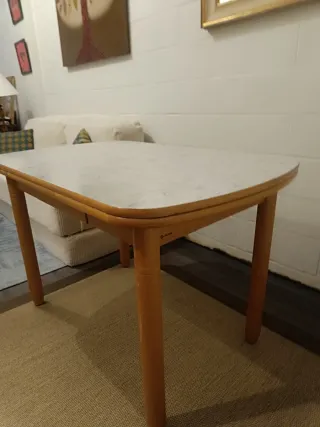 Tavolo allungabile in legno e marmo con cassetto