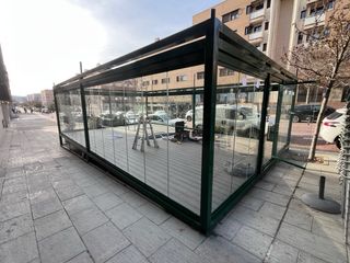 Terrazza con vetro + pavimento composito
