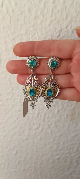 Pendientes largos con piedras turquesa