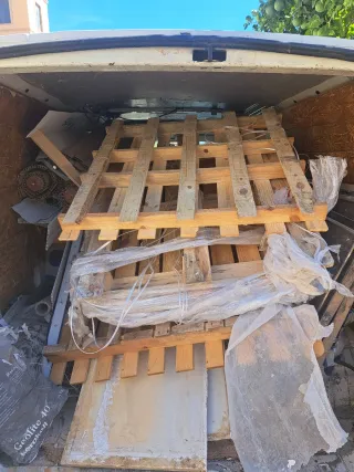 Retirada de madera Escombros enseres .