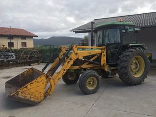 Tractor John Deere 2850 con pala