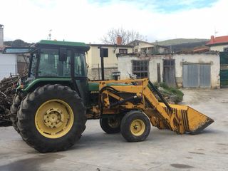 Tractor John Deere 2850 con pala