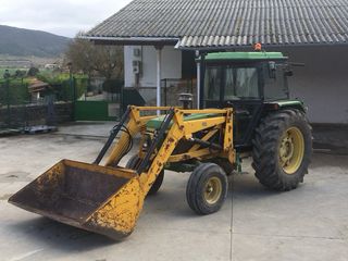 Tractor John Deere 2850 con pala