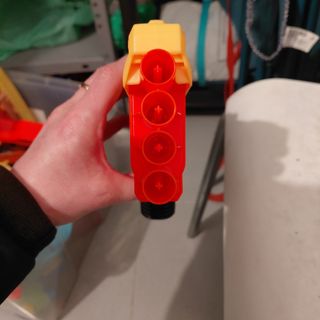 Pistola de juguete NERF naranja y gris