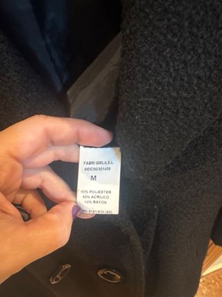 Abrigo de paño, comprado en tienda local