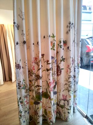 Tende in tessuto con stampa floreale