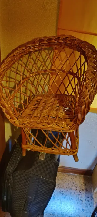 Butaca infantil de mimbre artesanal