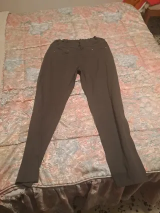 Pantalones de mujer negros y verde oliva
