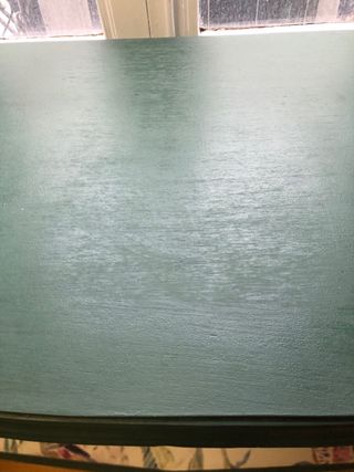 Mueble restaurado verde y multicolor