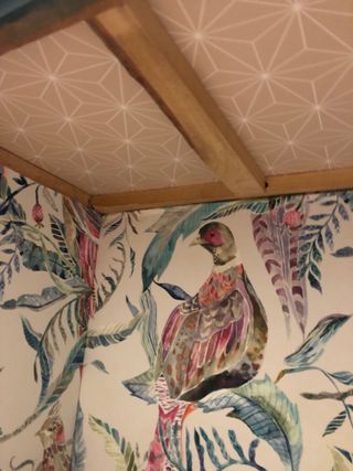 Mueble restaurado verde y multicolor