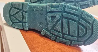 Botas de agua azul marino y verdes