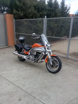 Moto Custom Naranja y Negra