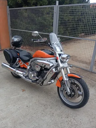 Moto Custom Naranja y Negra