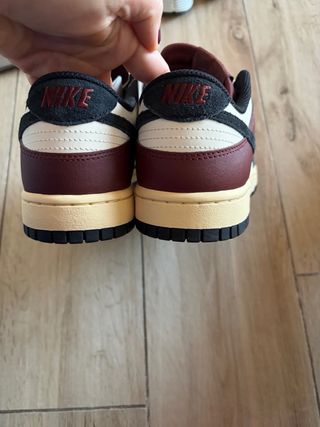 Nike Dunk Low bordeaux e nero