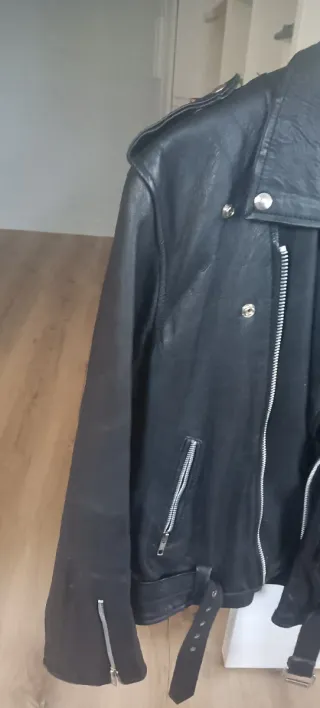 Chaqueta de cuero negra