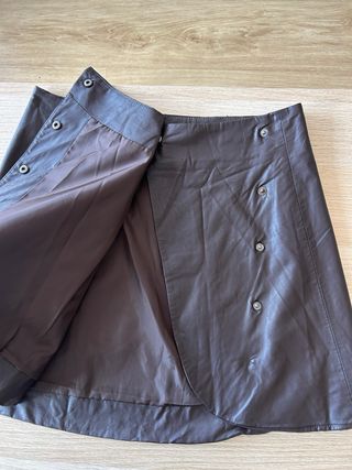 Falda Zara efecto piel marrón