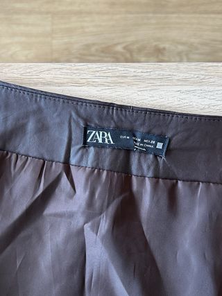 Falda Zara efecto piel marrón