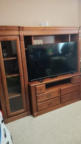 Mueble de salón madera y cristal