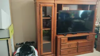 Mueble de salón madera y cristal