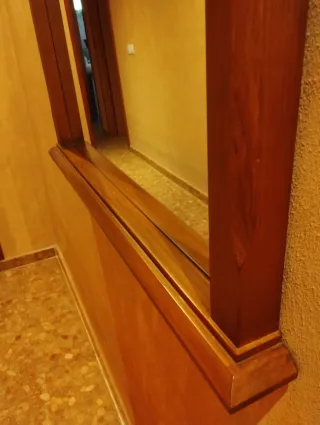 Espejo grande de madera maciza. Nuevo.