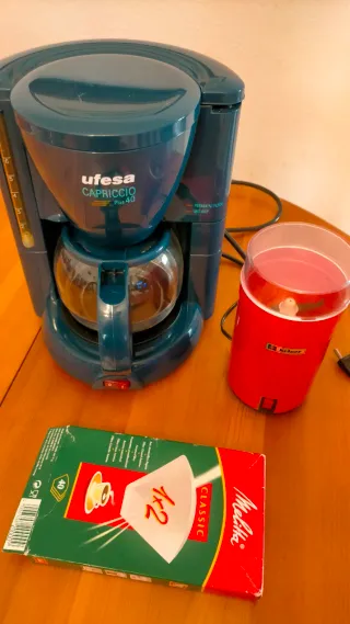 Cafetera Ufesa Capriccio y Molinillo de café