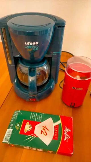 Cafetera Ufesa Capriccio y Molinillo de café