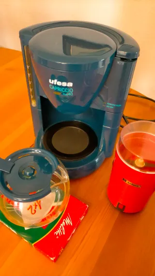 Cafetera Ufesa Capriccio y Molinillo de café