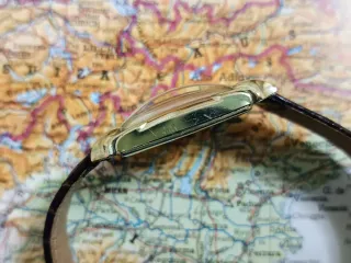 Reloj Juvenia Art Déco con asas de garra