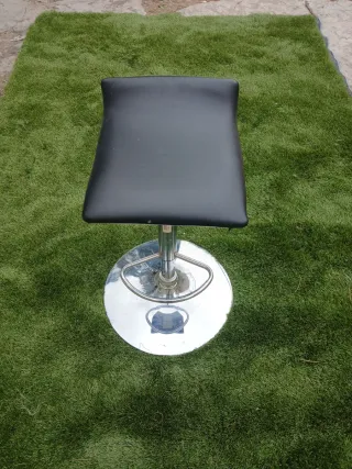 Taburete de bar negro