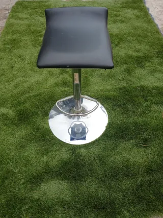 Taburete de bar negro