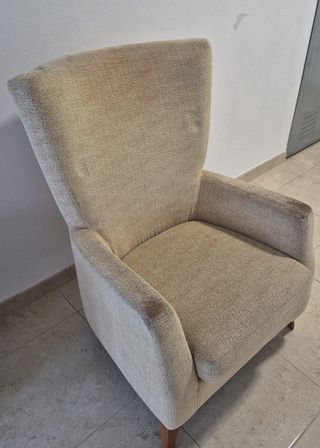 Sillón de tela beige