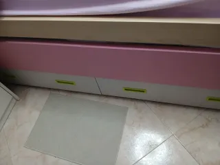 Cama nido rosa y madera