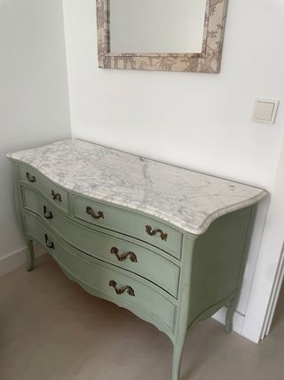 Cómoda antigua restaurada mármol