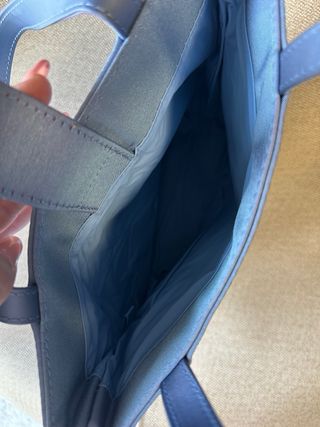 Bolso de mano gris satinado