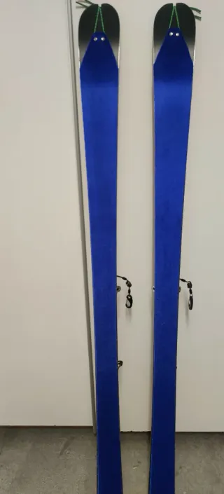 Hagan Ultra 76 Esquís con Fijaciones Fischer