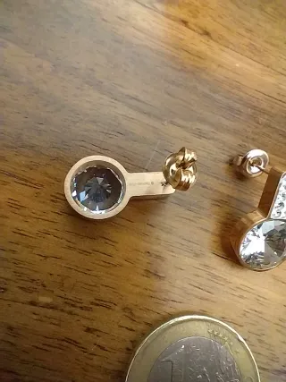 Orecchini perno con marialite autentiche