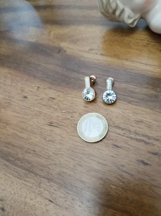 Orecchini perno con marialite autentiche