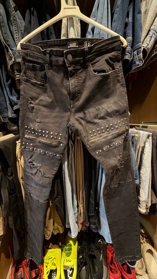 Vaqueros negros Pull&Bear hombre tachuelas