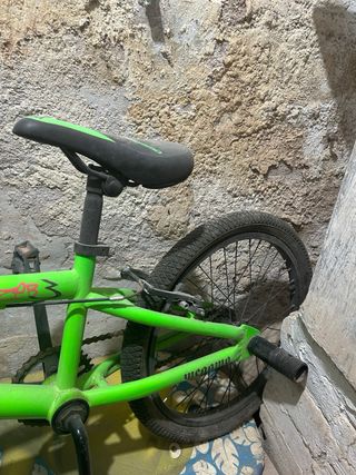 Bicicleta BMX verde + casco
