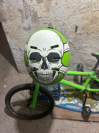 Bicicleta BMX verde + casco