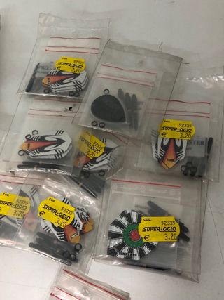 Lote 81 plumas + 81 cañas dimplex para dardos