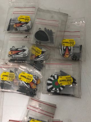 Lote 81 plumas + 81 cañas dimplex para dardos