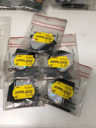 Lote 81 plumas + 81 cañas dimplex para dardos