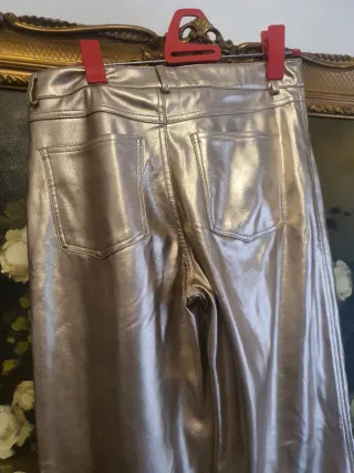 Pantalones dorados