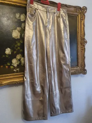 Pantalones dorados