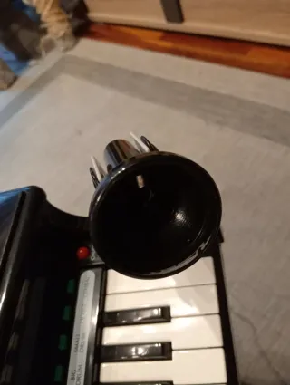 Piano de cola infantil con asiento